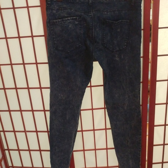 Forever 21 Acid Wash Skinny Jeans - Picture 4 of 4